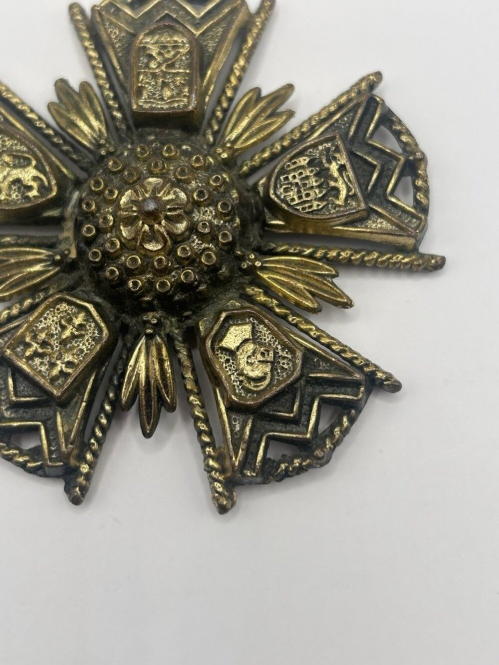 Vintage Heraldic Lion Maltese Cross Pendant 1960s 1970s Jewelry Religious Gift - Picture 4 of 11